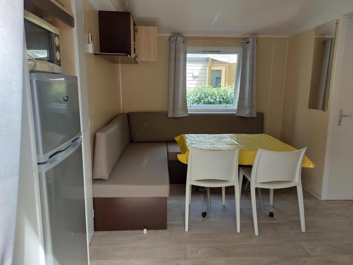 Mobil Home Tout Confort 6 Personnes Climatise Au Pied Du Luberon La Roque-d'Antheron Dış mekan fotoğraf