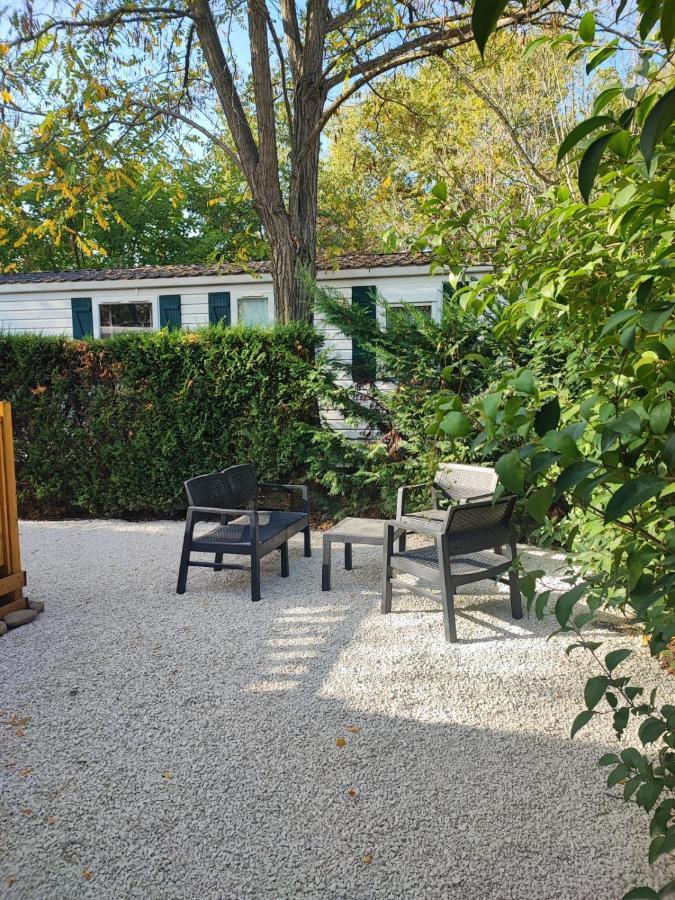 Mobil Home Tout Confort 6 Personnes Climatise Au Pied Du Luberon La Roque-d'Antheron Dış mekan fotoğraf